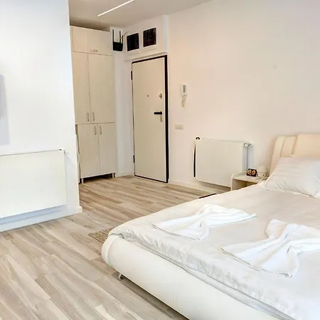 Bel Air Lotus Mamaia