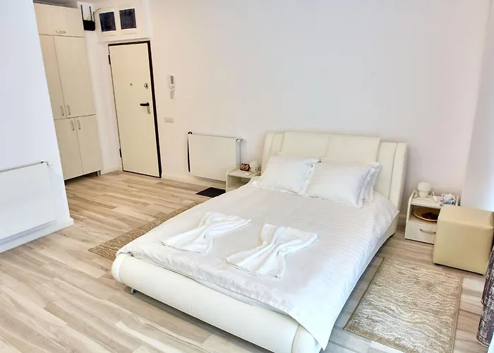 Bel Air Lotus Mamaia